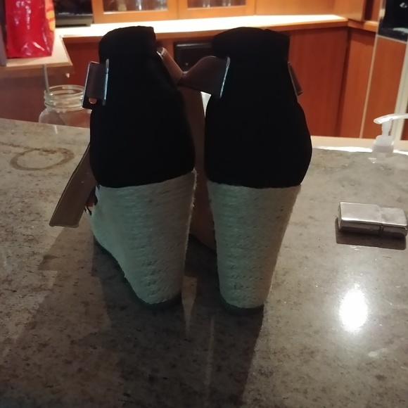 Heels - Picture 3 of 3